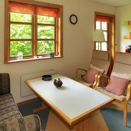 Semesterbostad Three-bedroom Holiday Fosforritvej 04