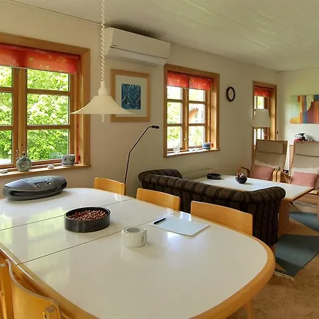 Semesterbostad Three-bedroom Holiday Fosforritvej 04 *
